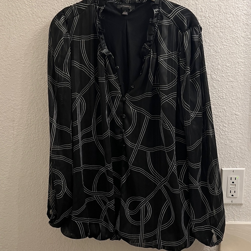 Chic Black and white design Women's Blouse